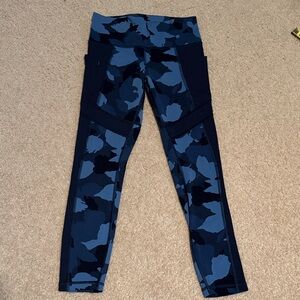 Athleta women’s Blue Camo Leggings size XS Ankle length